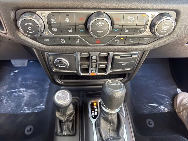 2026 Anvil Clearcoat Jeep Gladiator Sport S 4X4 Truck