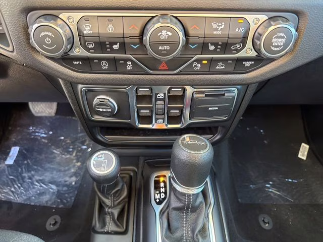 2026 Bright White Clearcoat Jeep Gladiator Sport S 4X4 Truck