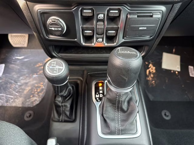 2026 Anvil Clearcoat Jeep Gladiator Sport 4X4 Truck