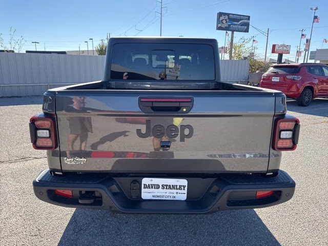 2026 Crystal Metallic Jeep Gladiator Sport S 4X4 Truck
