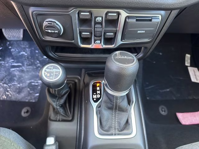 2026 Bright White Clearcoat Jeep Gladiator Sport 4X4 Truck