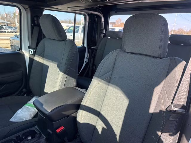 2026 Bright White Clearcoat Jeep Gladiator Sport 4X4 Truck