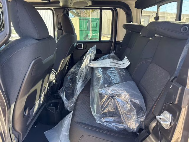 2026 Crystal Metallic Jeep Gladiator Mojave 4X4 Truck