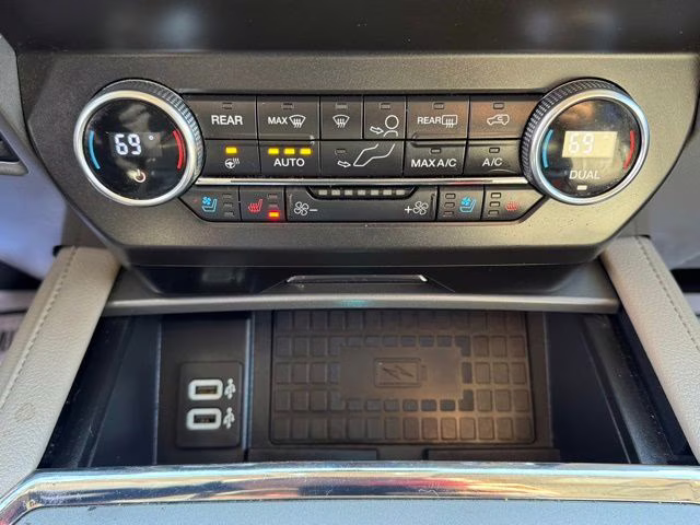 2019 Ingot Silver Ford Expedition XLT 4X4 SUV