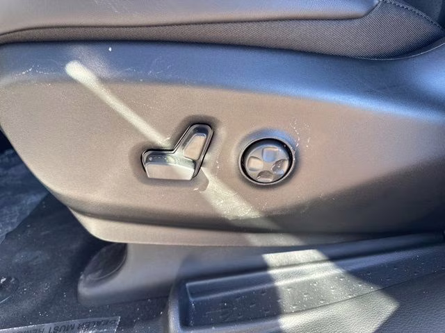 2026 Bright White Clearcoat Chrysler Pacifica Select FWD Van