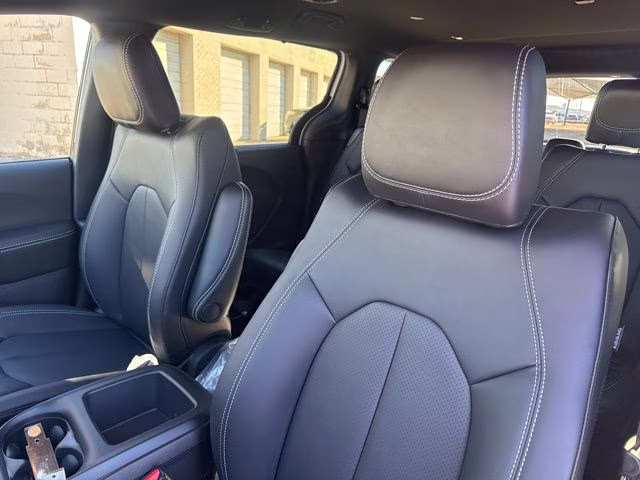 2026 Bright White Clearcoat Chrysler Pacifica Select FWD Van