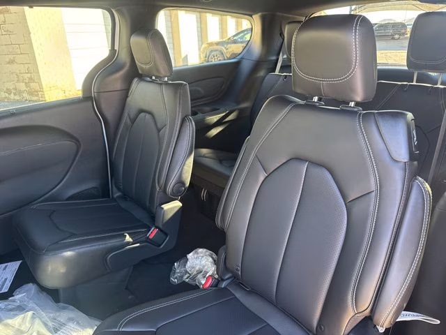 2026 Bright White Clearcoat Chrysler Pacifica Select FWD Van