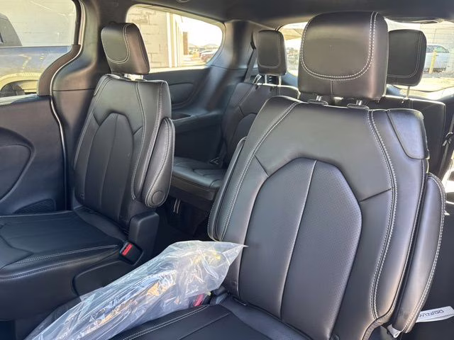 2026 Silver Mist Clearcoat Chrysler Voyager LX FWD Van