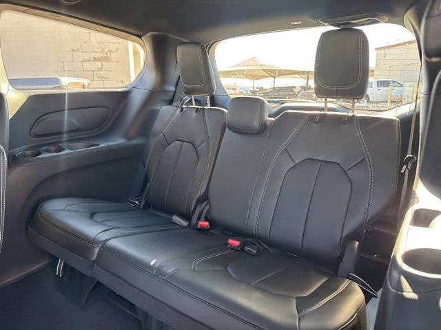 2026 Silver Mist Clearcoat Chrysler Voyager LX FWD Van