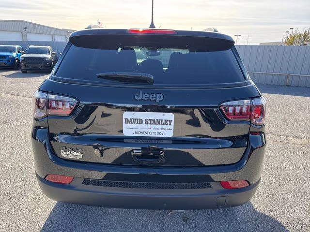 2026 Diamond Black Jeep Compass Latitude 4X4 SUV