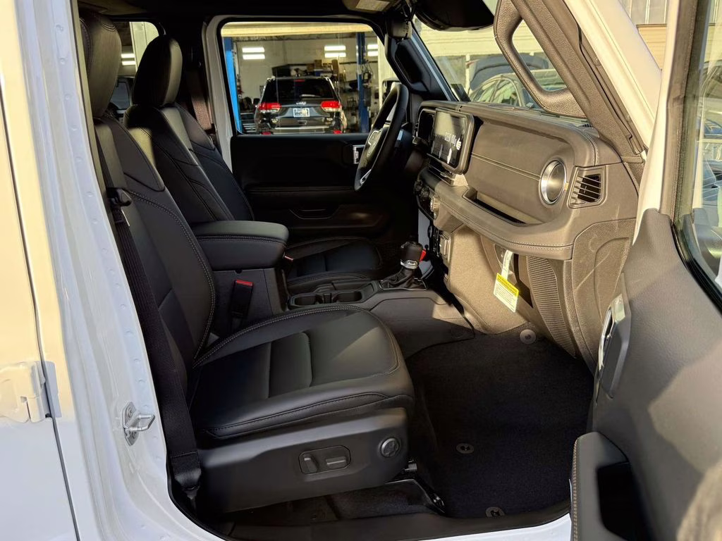 2026 Bright White Clearcoat Jeep Wrangler Sahara 4X4 SUV