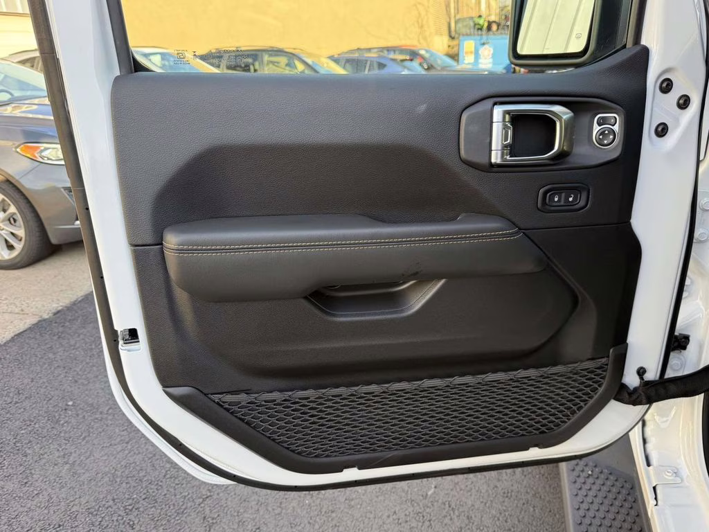 2026 Bright White Clearcoat Jeep Wrangler Sahara 4X4 SUV