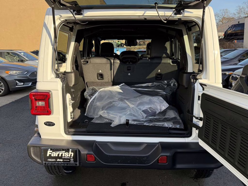 2026 Bright White Clearcoat Jeep Wrangler Sahara 4X4 SUV