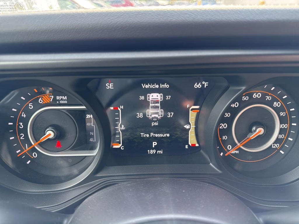 2024 Silver Zynith Clearcoat Jeep Wrangler Sahara 4X4 SUV