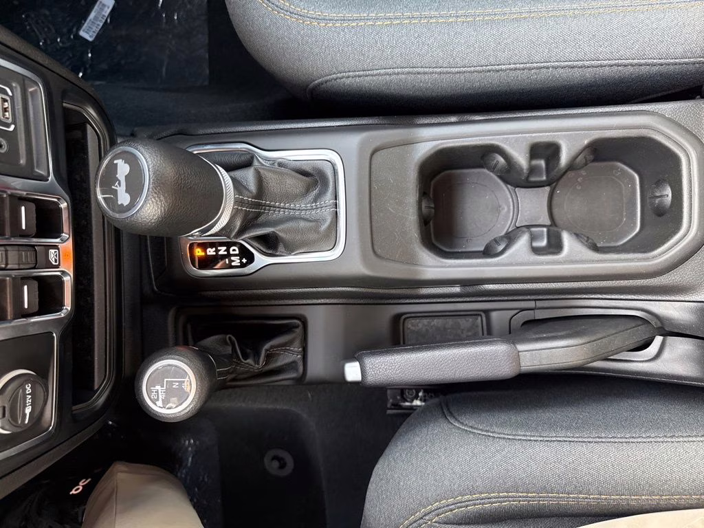 2024 Silver Zynith Clearcoat Jeep Wrangler Sahara 4X4 SUV