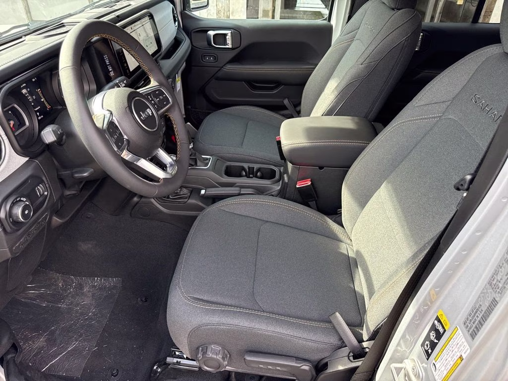 2024 Silver Zynith Clearcoat Jeep Wrangler Sahara 4X4 SUV