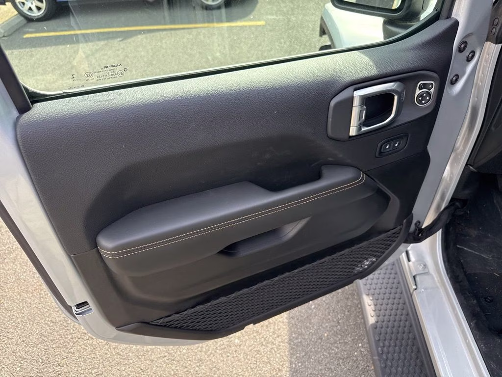 2024 Silver Zynith Clearcoat Jeep Wrangler Sahara 4X4 SUV