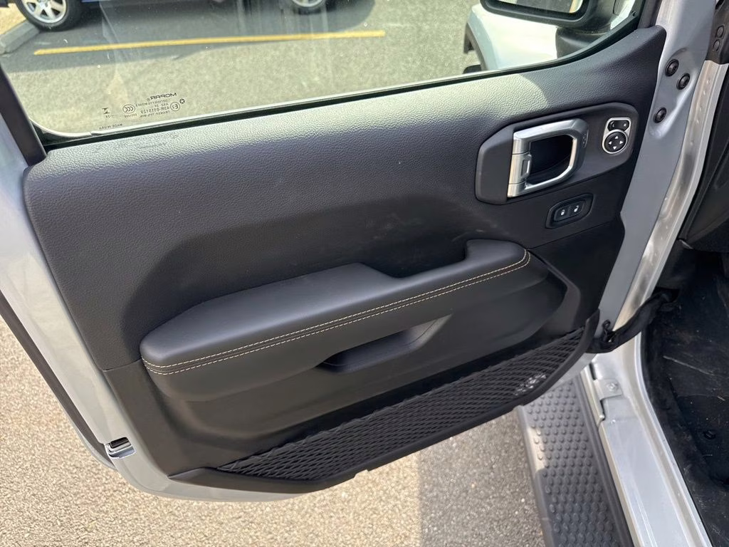 2024 Silver Zynith Clearcoat Jeep Wrangler Sahara 4X4 SUV