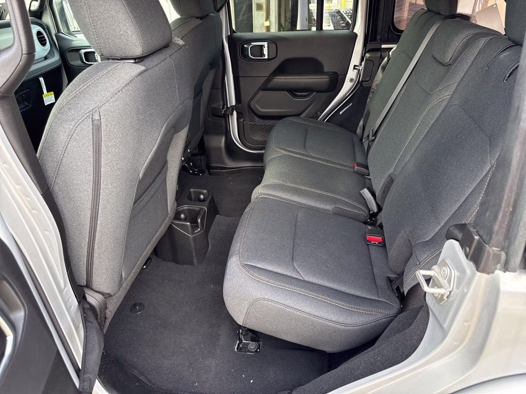 2024 Silver Zynith Clearcoat Jeep Wrangler Sahara 4X4 SUV