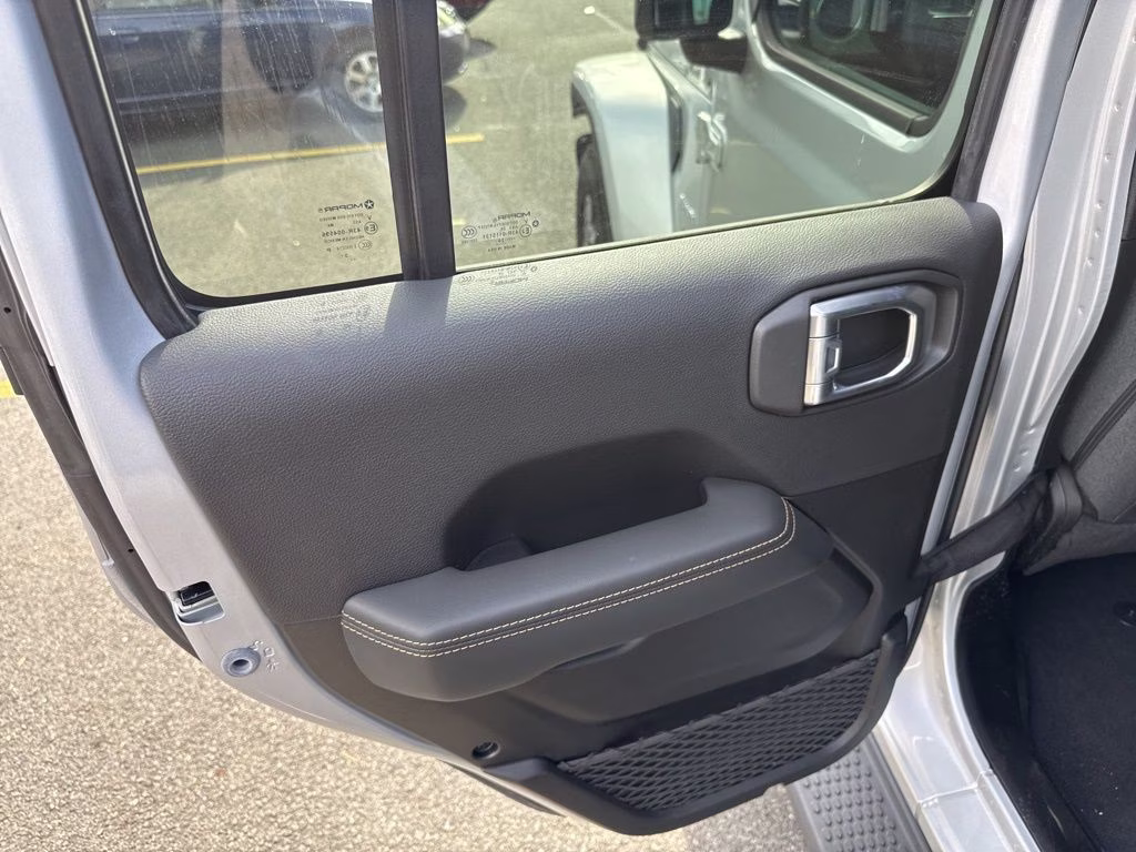 2024 Silver Zynith Clearcoat Jeep Wrangler Sahara 4X4 SUV