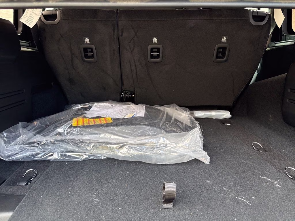 2024 Silver Zynith Clearcoat Jeep Wrangler Sahara 4X4 SUV