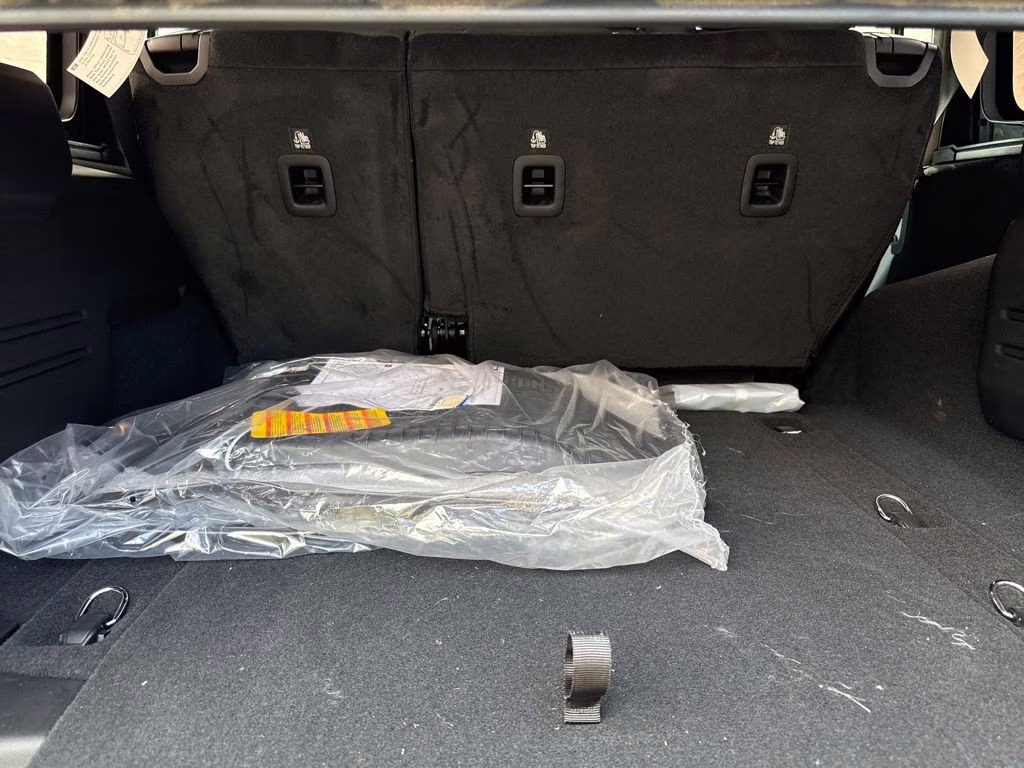 2024 Silver Zynith Clearcoat Jeep Wrangler Sahara 4X4 SUV