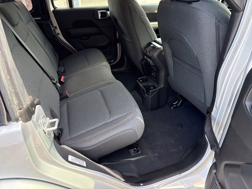 2024 Silver Zynith Clearcoat Jeep Wrangler Sahara 4X4 SUV