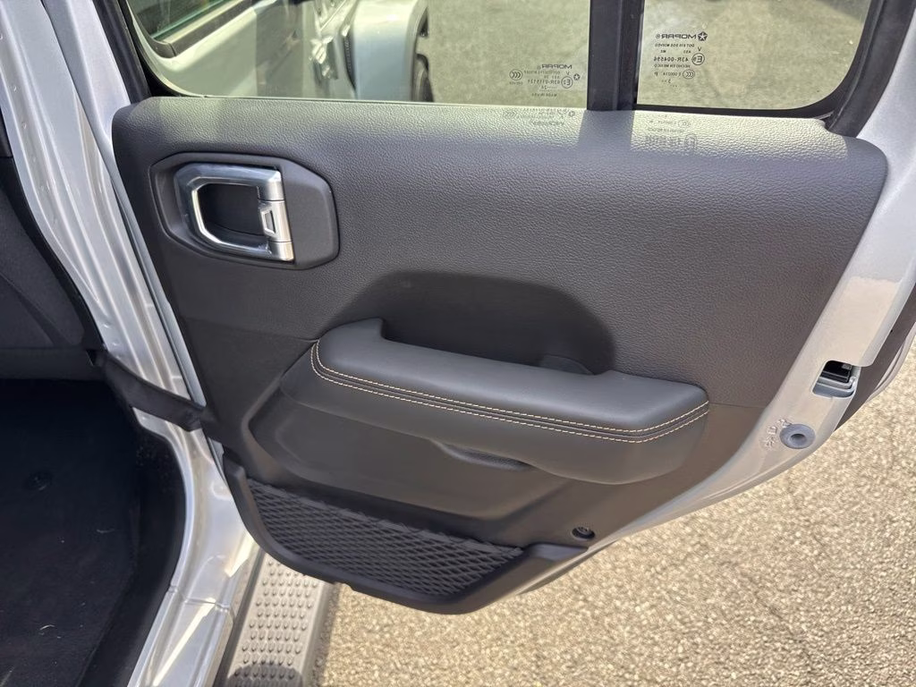 2024 Silver Zynith Clearcoat Jeep Wrangler Sahara 4X4 SUV