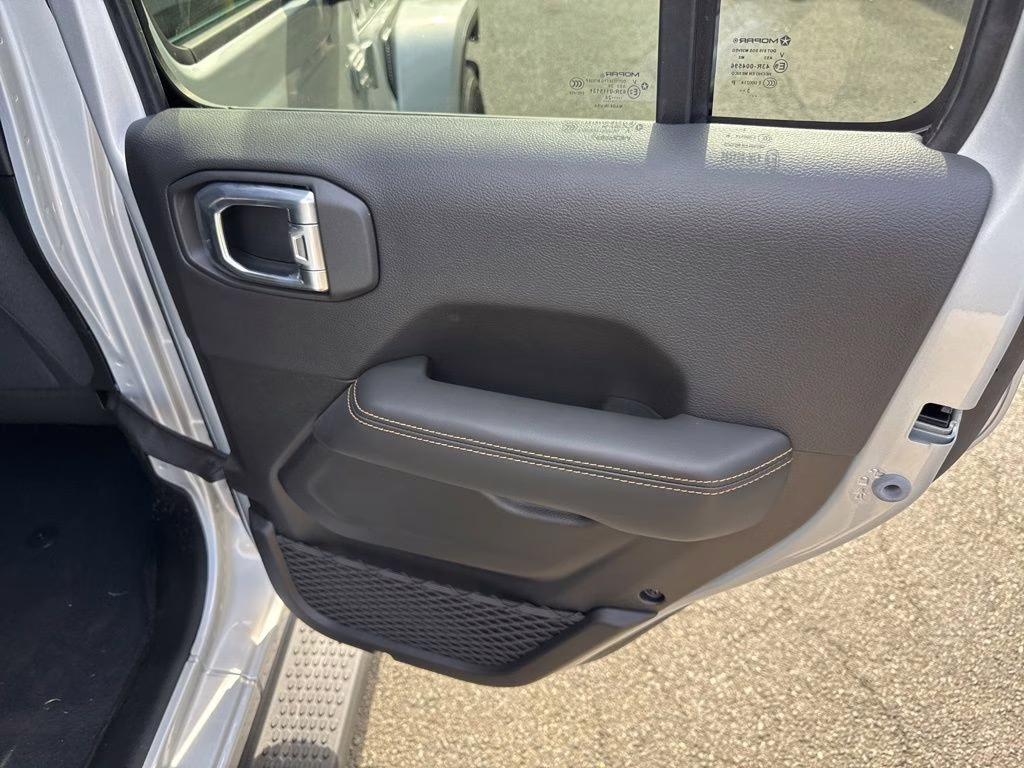 2024 Silver Zynith Clearcoat Jeep Wrangler Sahara 4X4 SUV