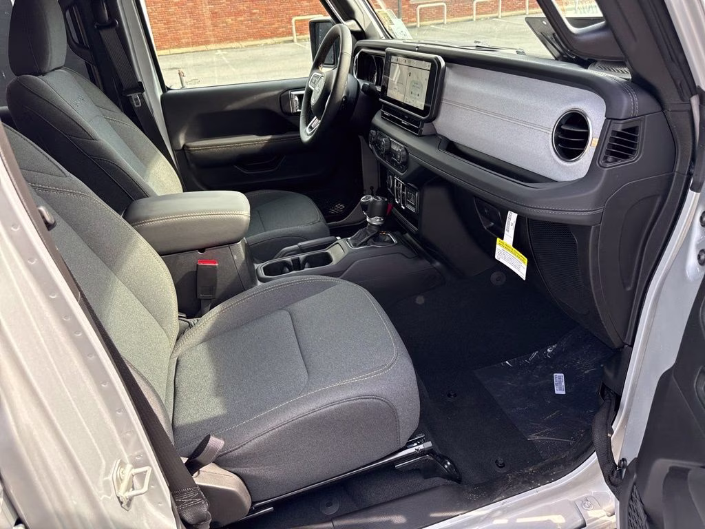 2024 Silver Zynith Clearcoat Jeep Wrangler Sahara 4X4 SUV