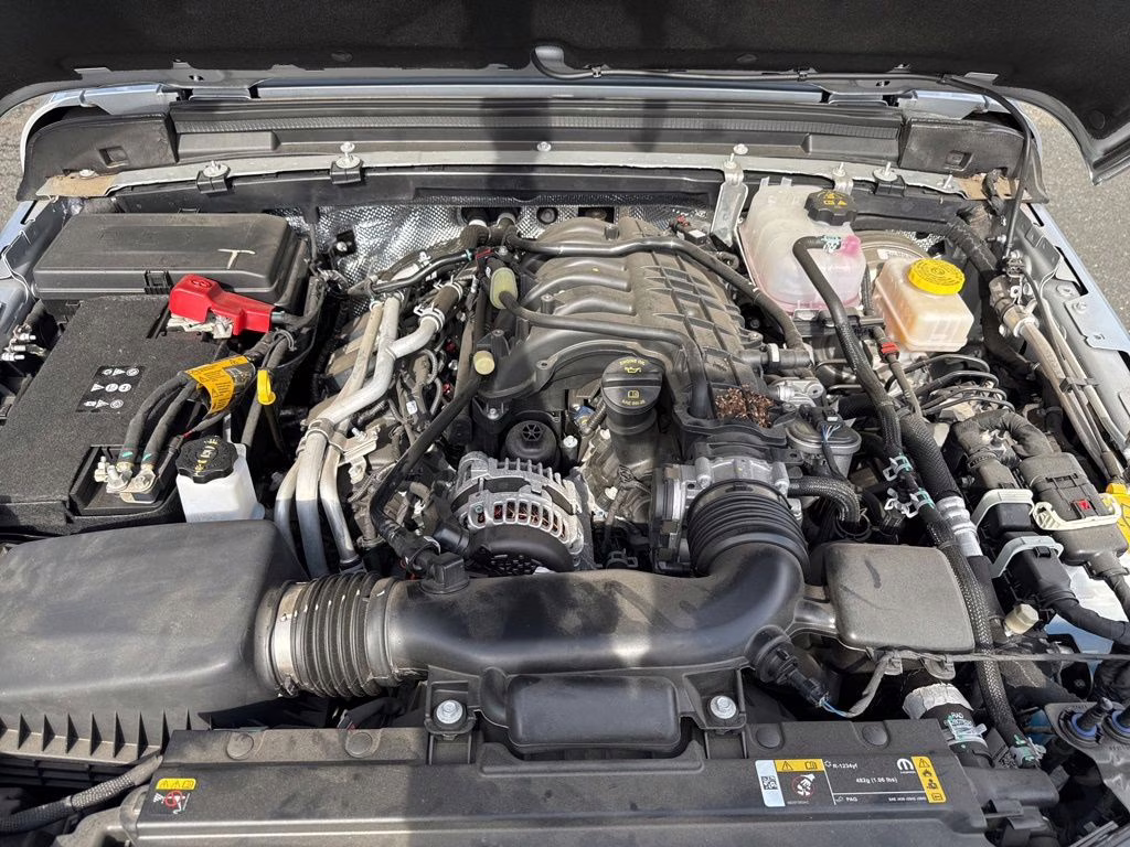 2024 Silver Zynith Clearcoat Jeep Wrangler Sahara 4X4 SUV