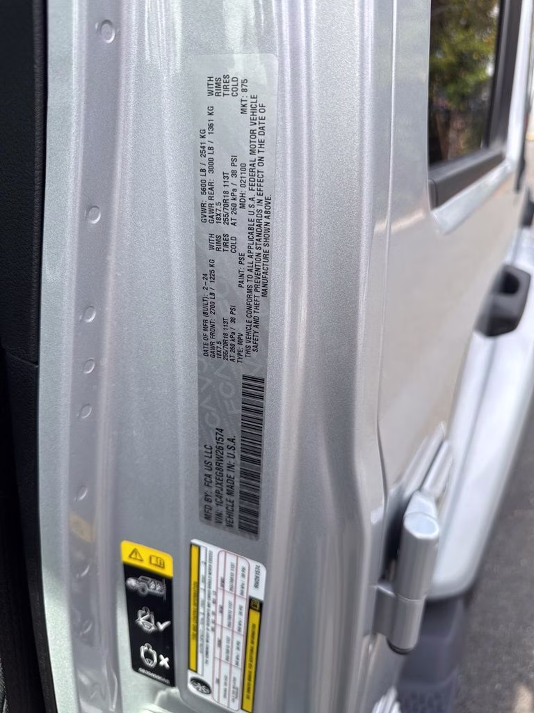 2024 Silver Zynith Clearcoat Jeep Wrangler Sahara 4X4 SUV