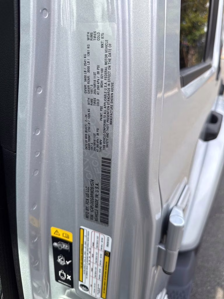 2024 Silver Zynith Clearcoat Jeep Wrangler Sahara 4X4 SUV