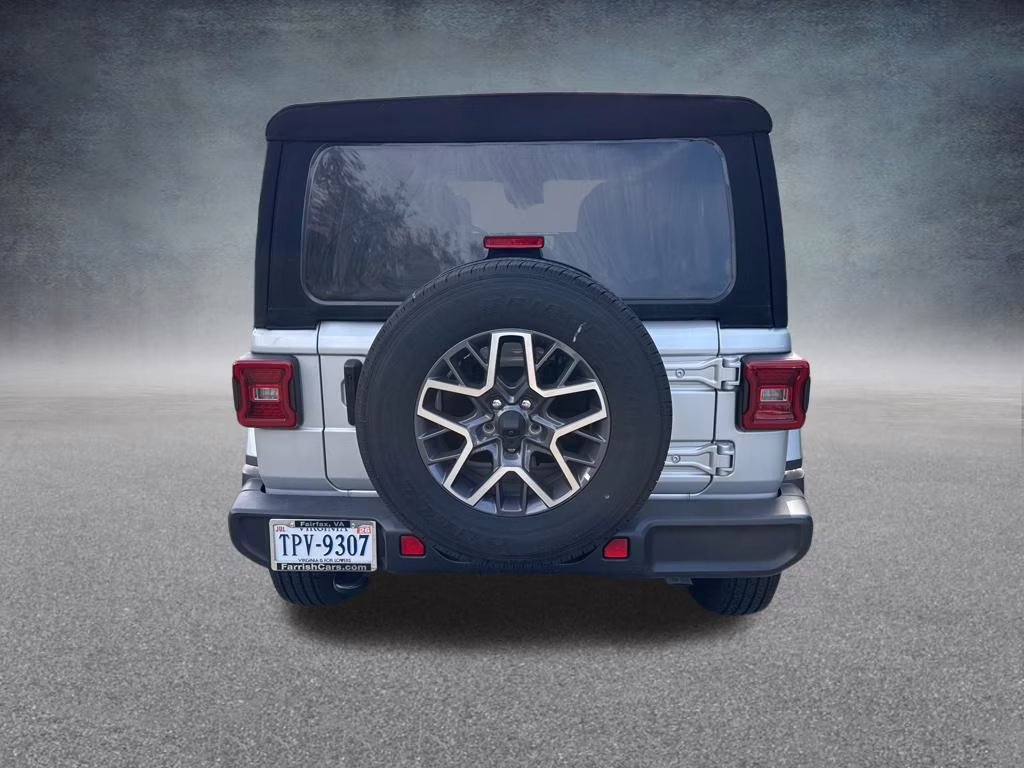 2024 Silver Zynith Clearcoat Jeep Wrangler Sahara 4X4 SUV