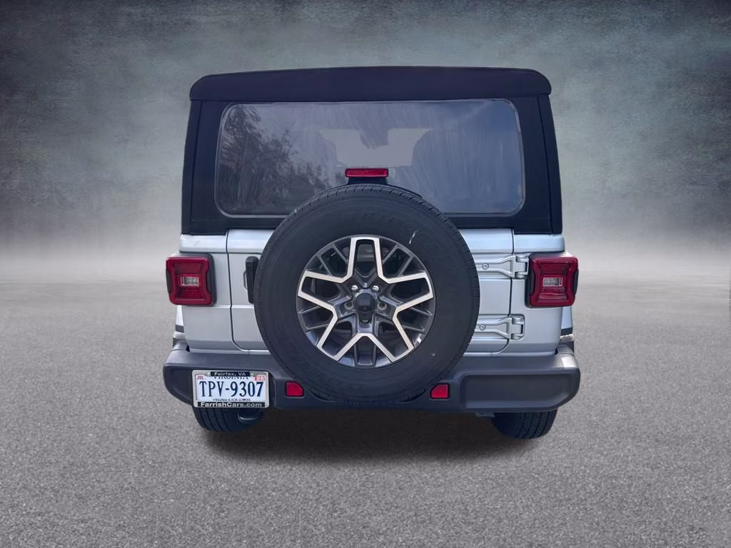 2024 Silver Zynith Clearcoat Jeep Wrangler Sahara 4X4 SUV
