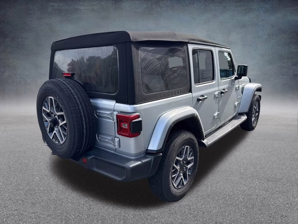 2024 Silver Zynith Clearcoat Jeep Wrangler Sahara 4X4 SUV