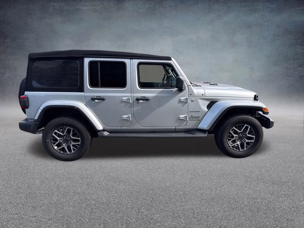 2024 Silver Zynith Clearcoat Jeep Wrangler Sahara 4X4 SUV