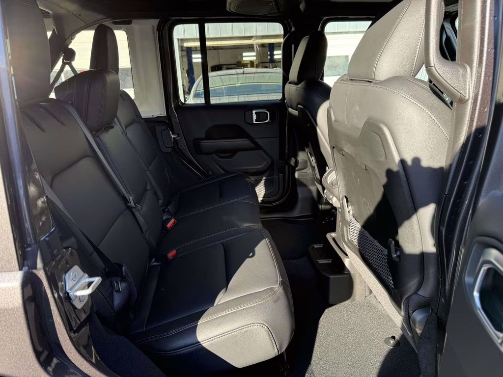 2026 Granite Crystal Metallic Clearcoat Jeep Wrangler Sahara 4X4 SUV