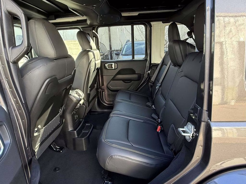 2026 Granite Crystal Metallic Clearcoat Jeep Wrangler Sahara 4X4 SUV