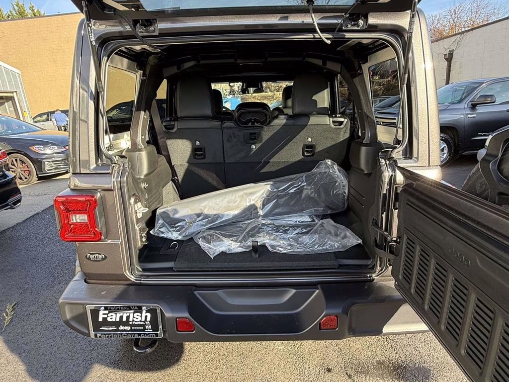 2026 Granite Crystal Metallic Clearcoat Jeep Wrangler Sahara 4X4 SUV