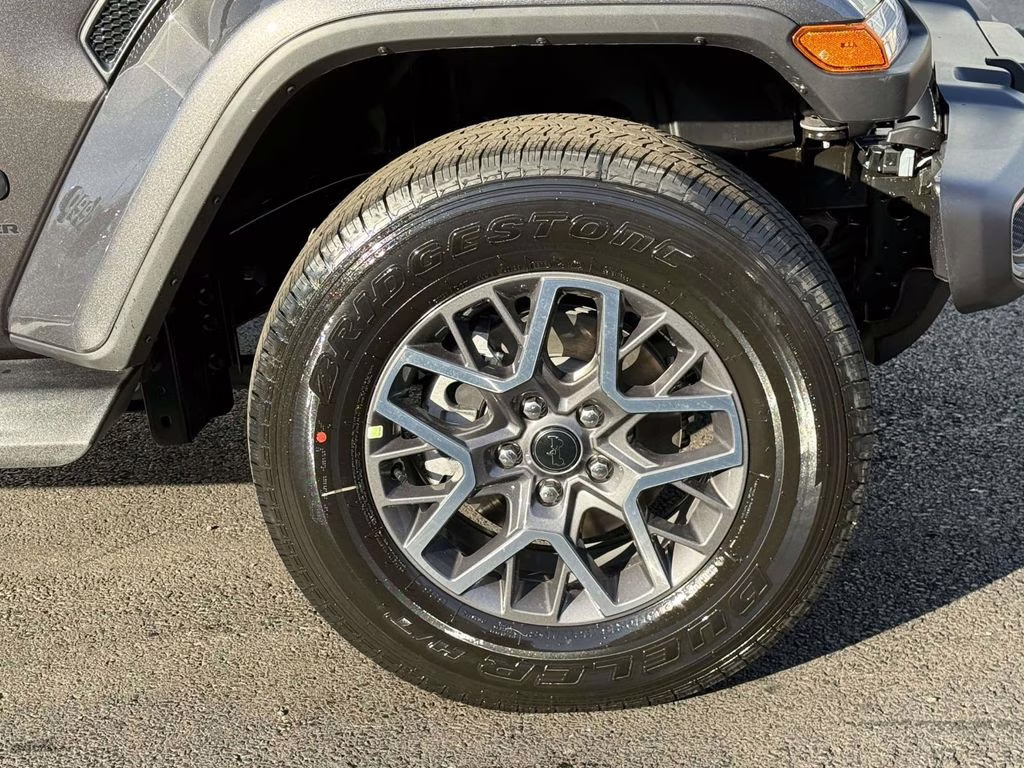 2026 Granite Crystal Metallic Clearcoat Jeep Wrangler Sahara 4X4 SUV