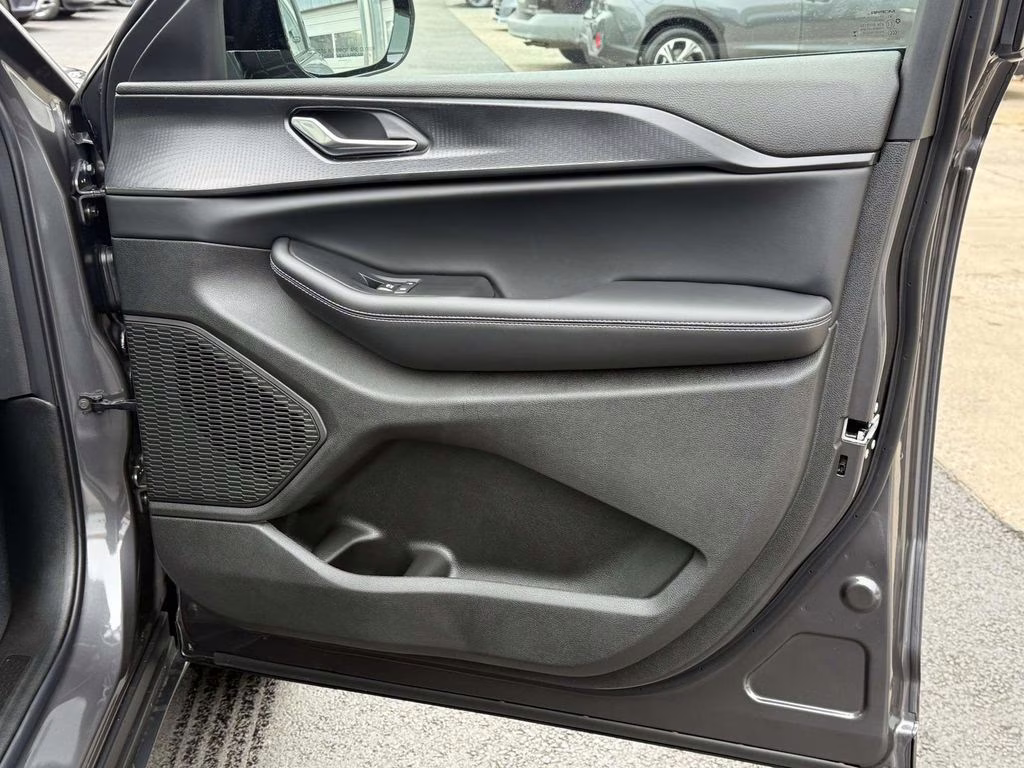 2025 Baltic Gray Metallic Clearcoat Jeep Grand Cherokee Altitude X 4X4 SUV