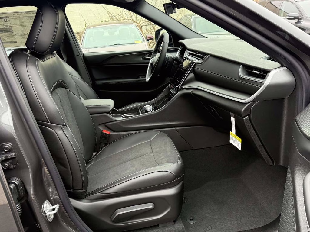 2025 Baltic Gray Metallic Clearcoat Jeep Grand Cherokee Altitude X 4X4 SUV