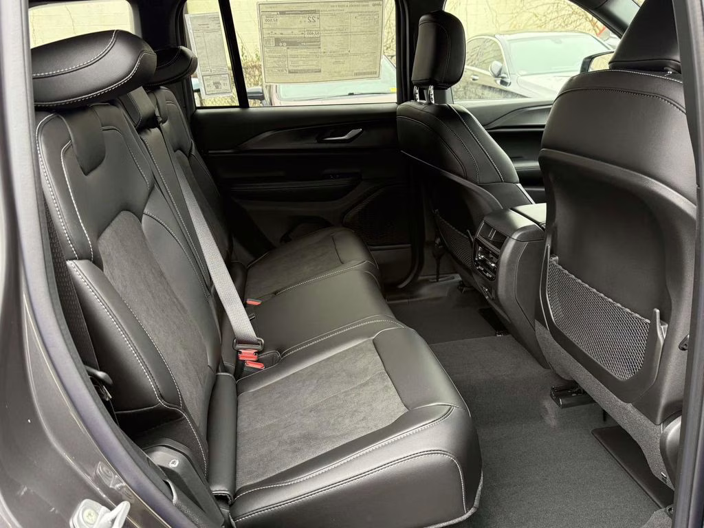 2025 Baltic Gray Metallic Clearcoat Jeep Grand Cherokee Altitude X 4X4 SUV