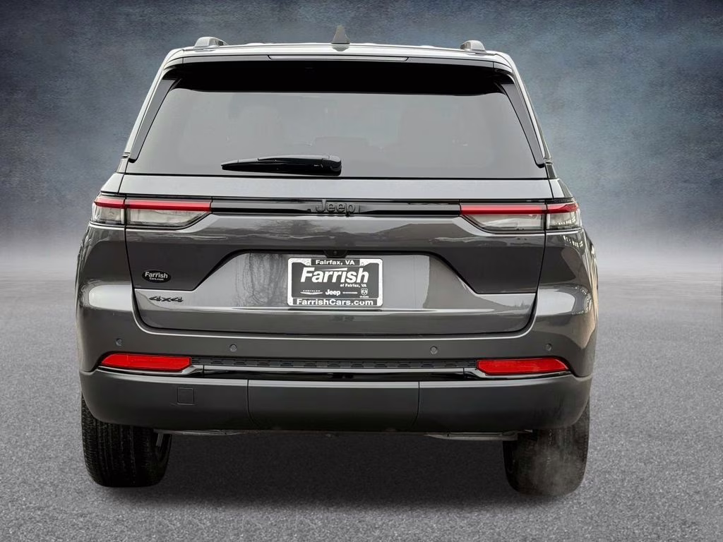 2025 Baltic Gray Metallic Clearcoat Jeep Grand Cherokee Altitude X 4X4 SUV