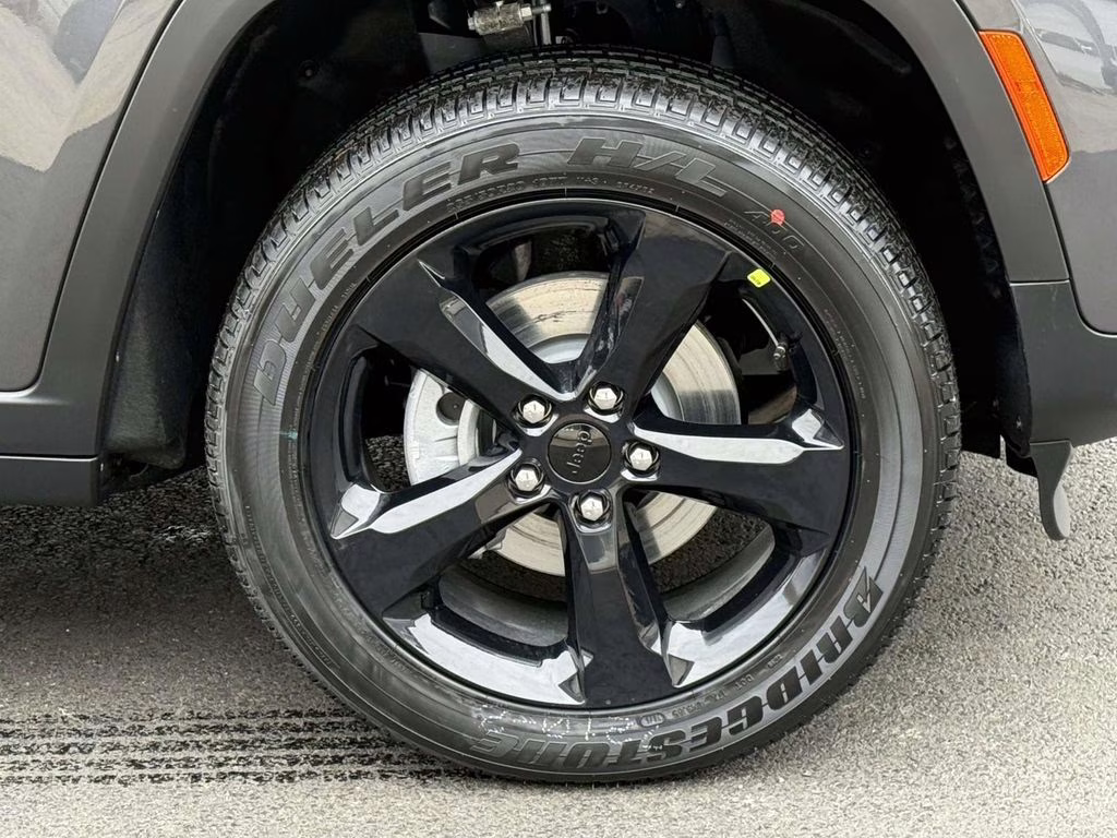 2025 Baltic Gray Metallic Clearcoat Jeep Grand Cherokee Altitude X 4X4 SUV