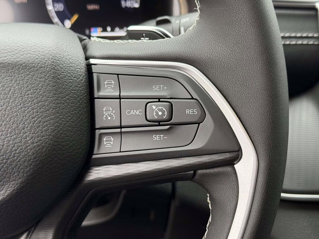 2025 Baltic Gray Metallic Clearcoat Jeep Grand Cherokee Altitude X 4X4 SUV