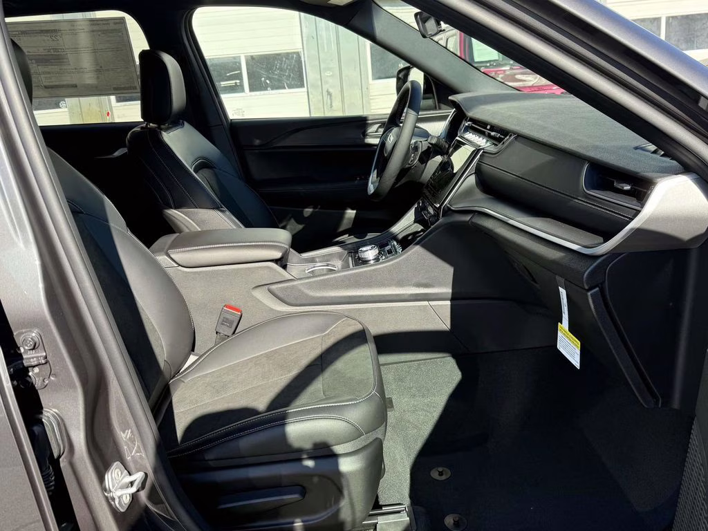 2025 Baltic Gray Metallic Clearcoat Jeep Grand Cherokee Altitude X 4X4 SUV