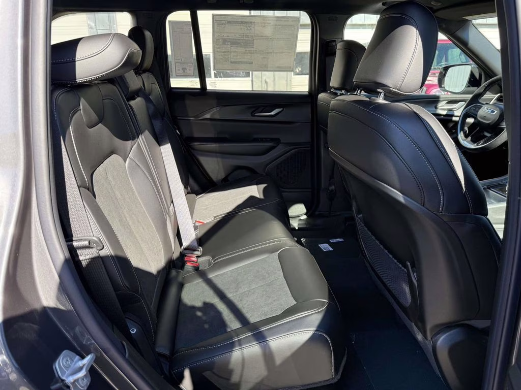 2025 Baltic Gray Metallic Clearcoat Jeep Grand Cherokee Altitude X 4X4 SUV