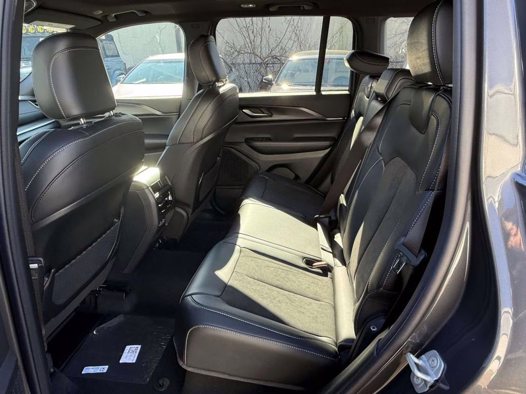 2025 Baltic Gray Metallic Clearcoat Jeep Grand Cherokee Altitude X 4X4 SUV